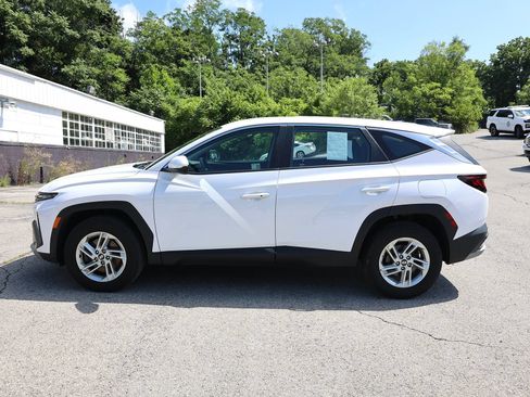 Used 2025 Hyundai Tucson SE AWD/4WD image 4