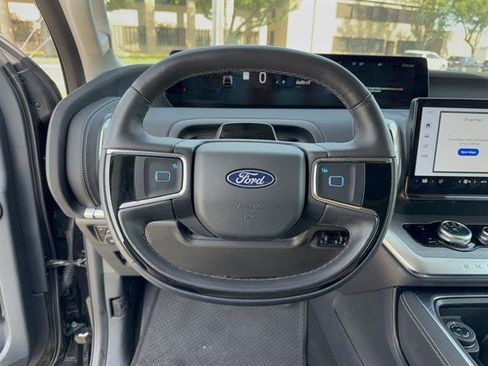 Used 2025 Ford Expedition Max Platinum AWD/4WD image 11