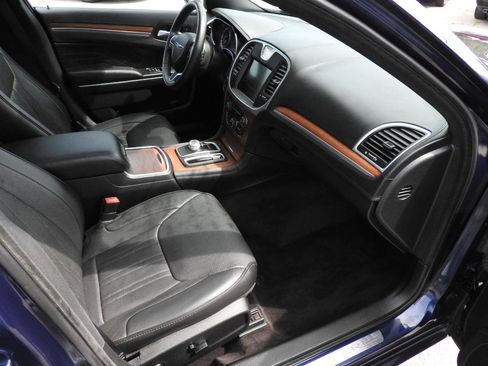 Used 2016 Chrysler 300 C Platinum AWD/4WD image 8