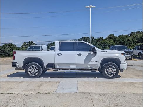 Used 2020 Chevrolet Silverado 2500 High Country w/ Technology Package AWD/4WD image 6