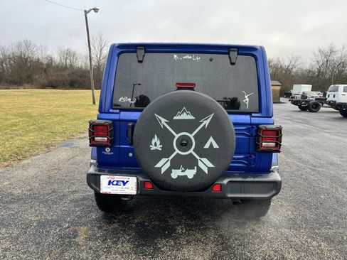 Used 2018 Jeep Wrangler Unlimited Sahara w/ Cold Weather Group image 5