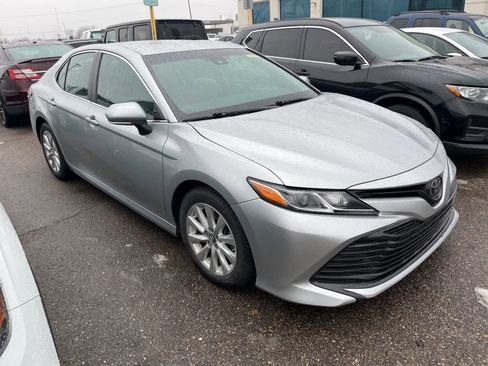 Used 2018 Toyota Camry LE image 16