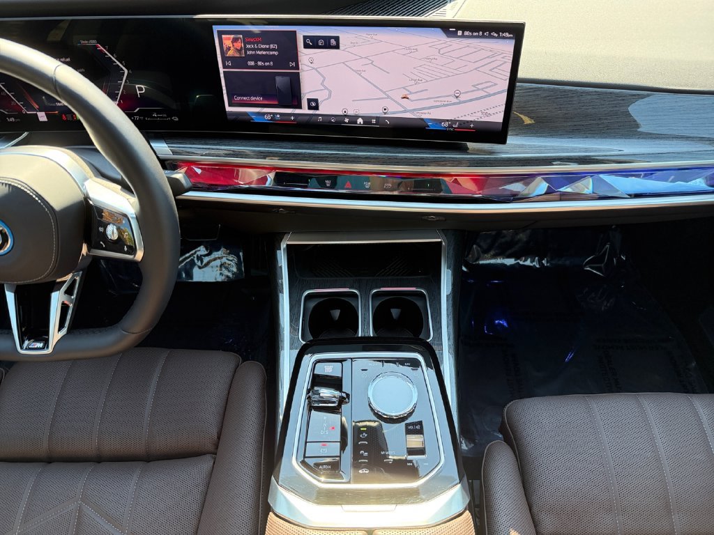 Used 2026 BMW 750e xDrive AWD/4WD image 11