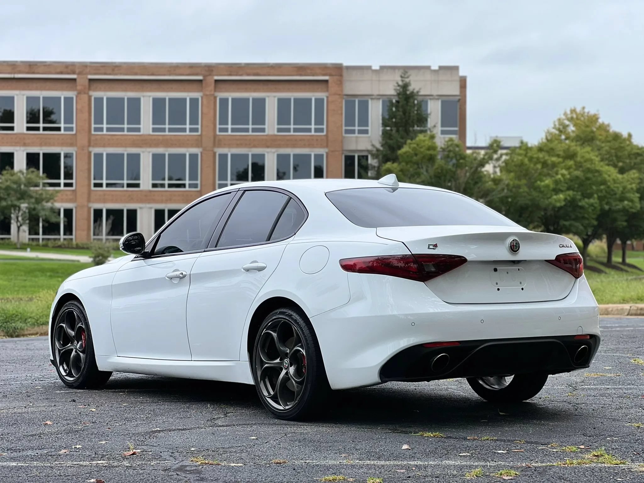 Used 2019 Alfa Romeo Giulia Ti Sport w/ Quick Order Package 22S Sport AWD/4WD image 3