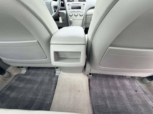 Used 2010 Toyota Camry LE FWD image 25