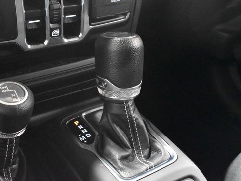 Used 2023 Jeep Wrangler Unlimited Sahara w/ LED Lighting Group AWD/4WD image 19