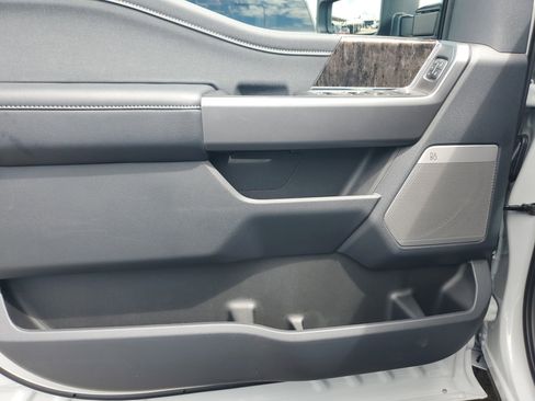 New 2026 Ford F250 Lariat w/ Black Appearance Package image 13