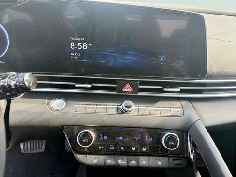 Used 2025 Hyundai Elantra SEL FWD image 13