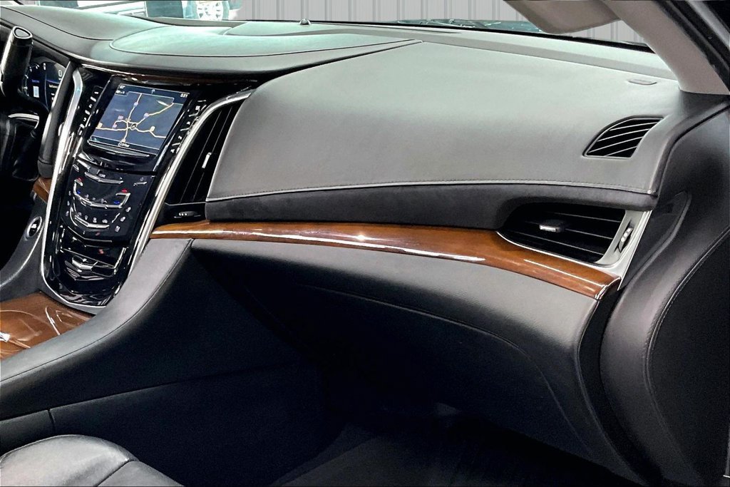 Used 2019 Cadillac Escalade Premium Luxury w/ LPO, Radiant Package AWD/4WD image 29