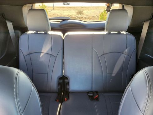 Used 2023 Buick Enclave Essence image 23
