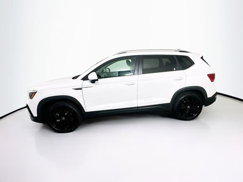 Used 2024 Volkswagen Taos SE image 4