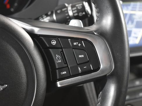 Used 2018 Jaguar F-PACE R-Sport AWD/4WD image 17