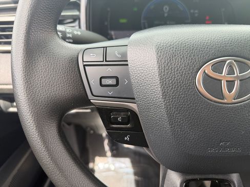 Certified 2025 Toyota Camry LE image 21