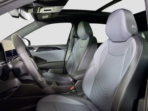 New 2026 Volkswagen Tiguan SE R-Line image 21