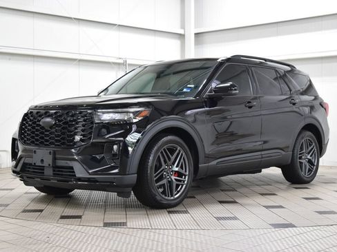 Used 2025 Ford Explorer ST w/ Sun And Sound Package AWD/4WD image 3
