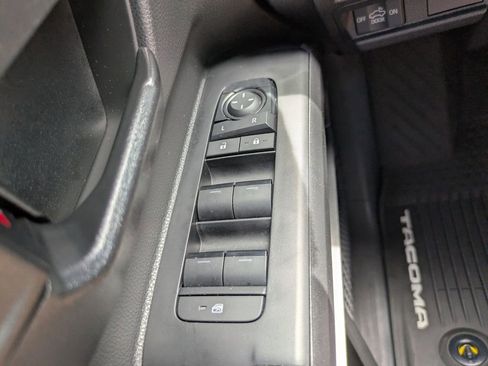 Used 2025 Toyota Tacoma SR5 w/ SR5 Upgrade Package image 21