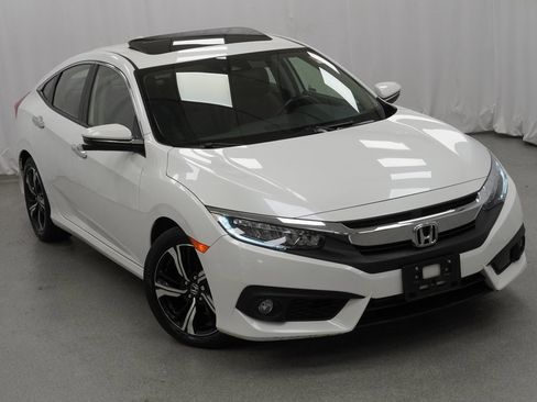 Used 2018 Honda Civic Touring image 8