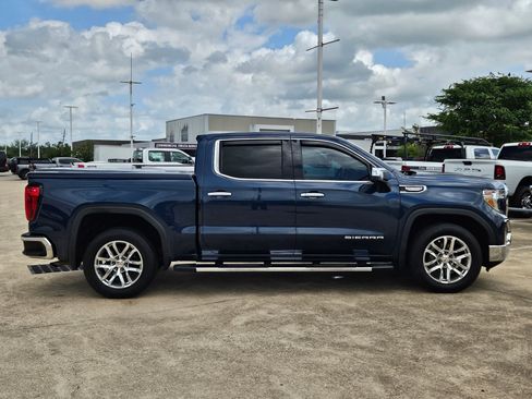 Used 2022 GMC Sierra 1500 SLT image 2
