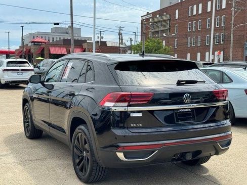 Used 2023 Volkswagen Atlas Cross Sport SE w/ Panoramic Sunroof Package FWD image 4