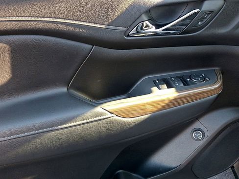 Used 2023 GMC Acadia SLE w/ Driver Convenience Package image 12