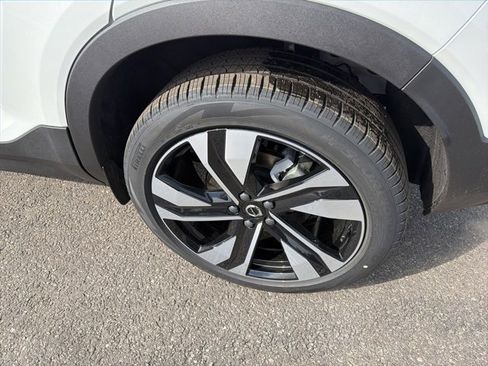 New 2026 Volvo XC40 B5 Plus w/ Protection Package Premier image 6