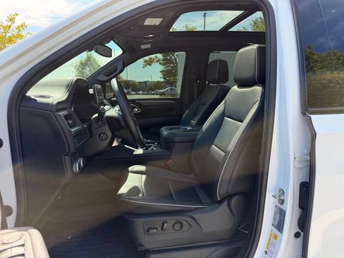 Used 2023 GMC Yukon XL SLT w/ SLT Luxury Package AWD/4WD image 13