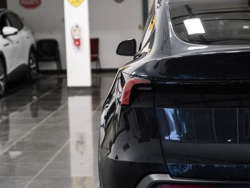 Used 2026 Tesla Model Y 2WD image 46