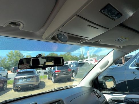 Used 2015 Dodge Grand Caravan SXT image 15