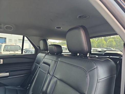 Used 2023 Ford Explorer XLT w/ Equipment Group 202A AWD/4WD image 15