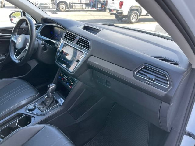 Used 2023 Volkswagen Tiguan SE AWD/4WD image 21