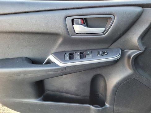 Used 2015 Toyota Camry SE image 23