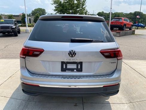 Used 2023 Volkswagen Tiguan SE w/ Panoramic Sunroof Package AWD/4WD image 4