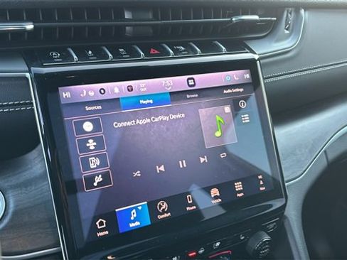 Used 2025 Jeep Grand Cherokee L Limited w/ Luxury Tech Group II image 18