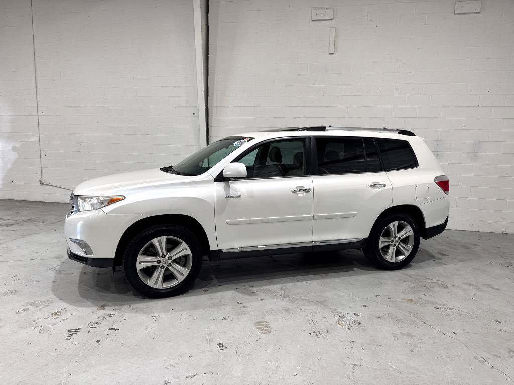 Used 2013 Toyota Highlander Limited AWD/4WD image 17