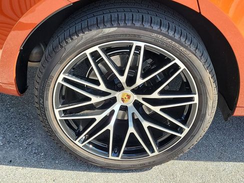 Certified 2024 Porsche Macan AWD/4WD image 14