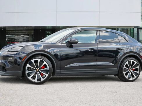 Certified 2025 Porsche Macan 4S Electric AWD/4WD image 28