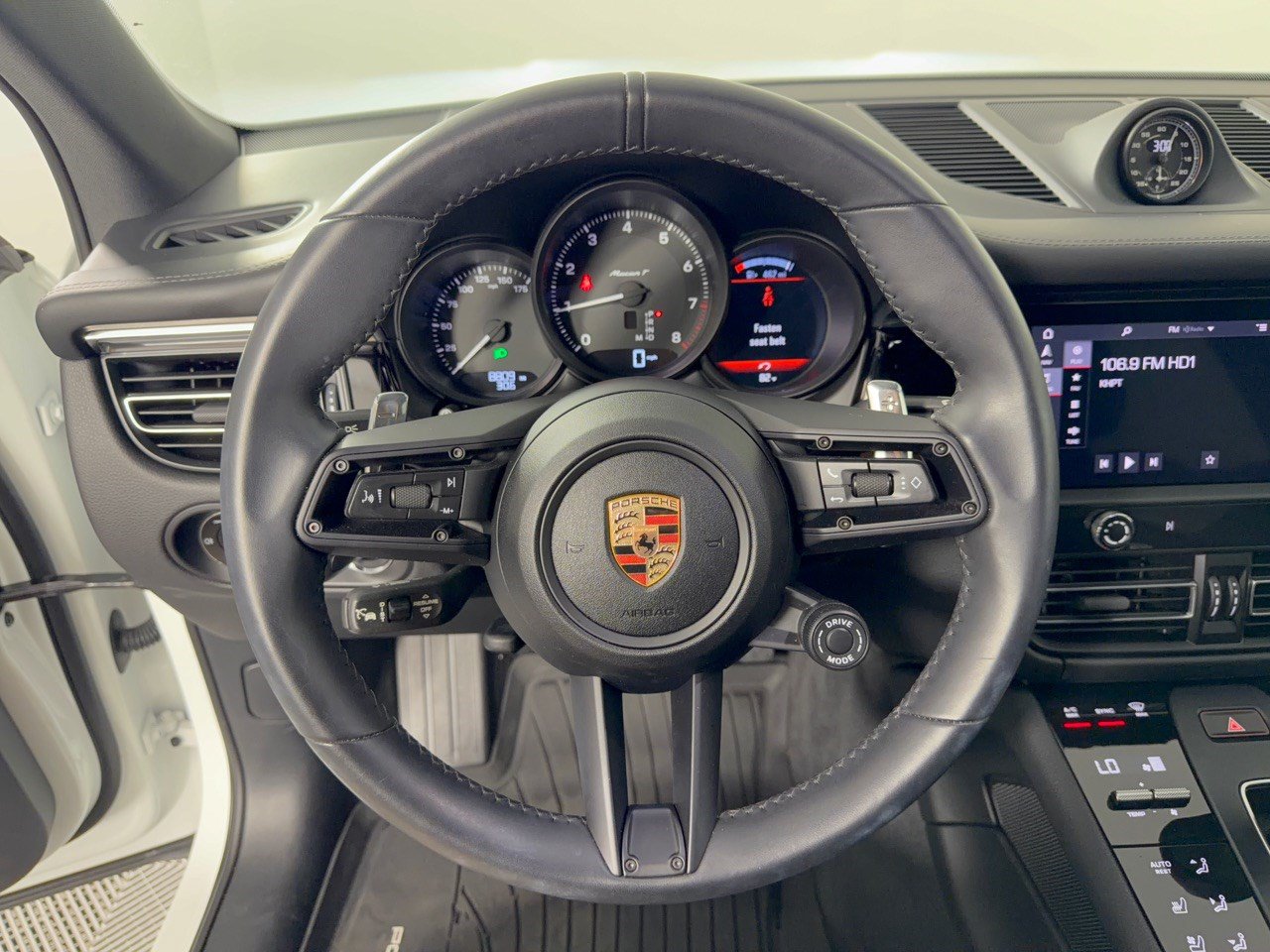 Certified 2025 Porsche Macan Turbo AWD/4WD image 10