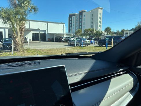 Used 2025 Jeep Compass Limited image 36