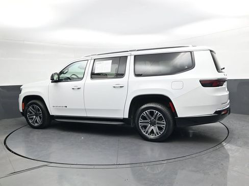 Used 2024 Jeep Wagoneer L Series II w/ Flexible Seating Group image 7