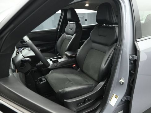 Used 2024 Nissan Ariya AWD image 8