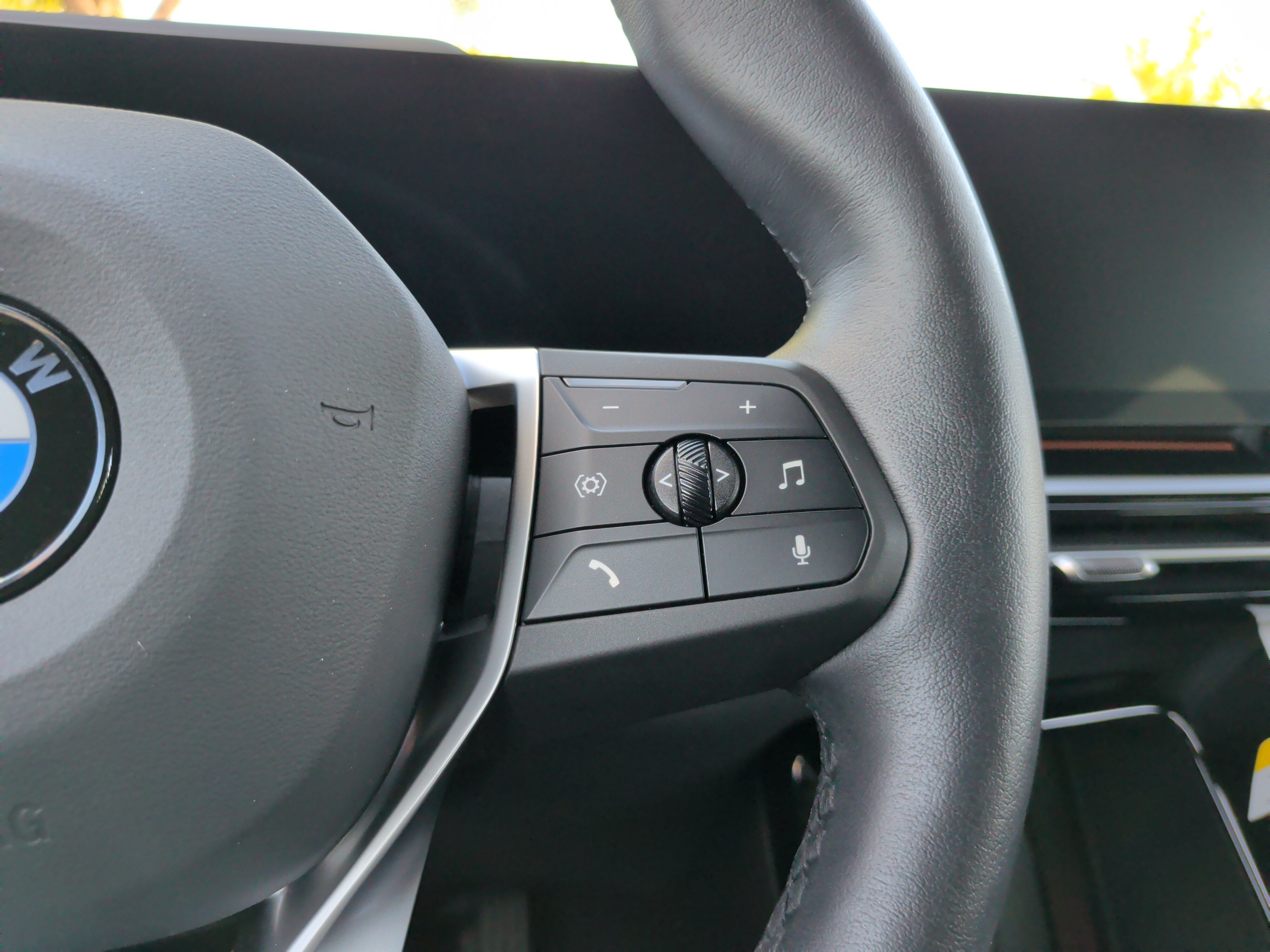 Used 2025 BMW X2 xDrive28i AWD/4WD image 25