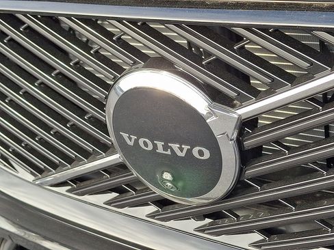 New 2026 Volvo XC60 B5 Plus w/ Protection Package Premier AWD/4WD image 21