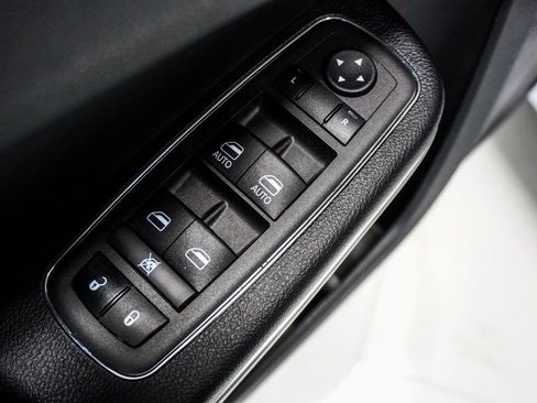 Used 2023 Chrysler 300 S image 23