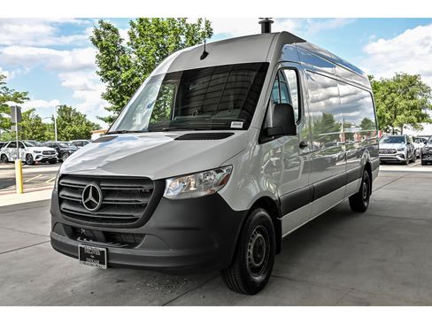 Used 2024 Mercedes-Benz Sprinter 2500 image 2