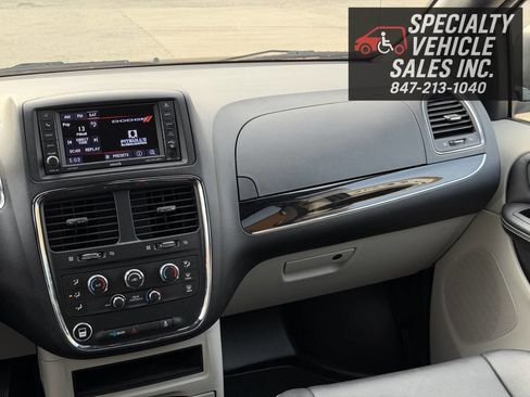 Used 2019 Dodge Grand Caravan SXT image 36