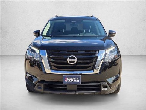 Used 2025 Nissan Pathfinder SV FWD image 2