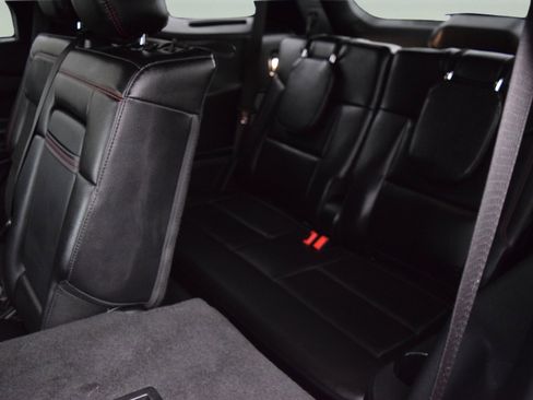 Certified 2023 Ford Explorer ST-Line image 9