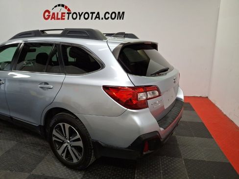 Used 2018 Subaru Outback 2.5i Limited image 5