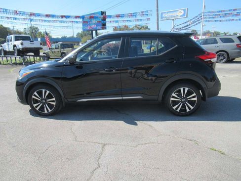 Used 2018 Nissan Kicks SR w/ Exterior Electronics Package image 2