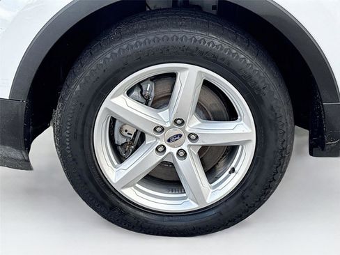 Used 2017 Ford Explorer XLT image 30